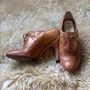 Pour La Victoire “saddle” ankle boot heels.